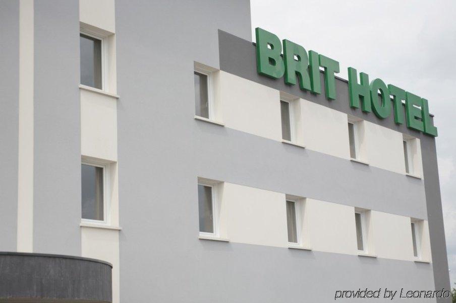 Brit Hotel Du Parc - Fougères Lecousse Esterno foto