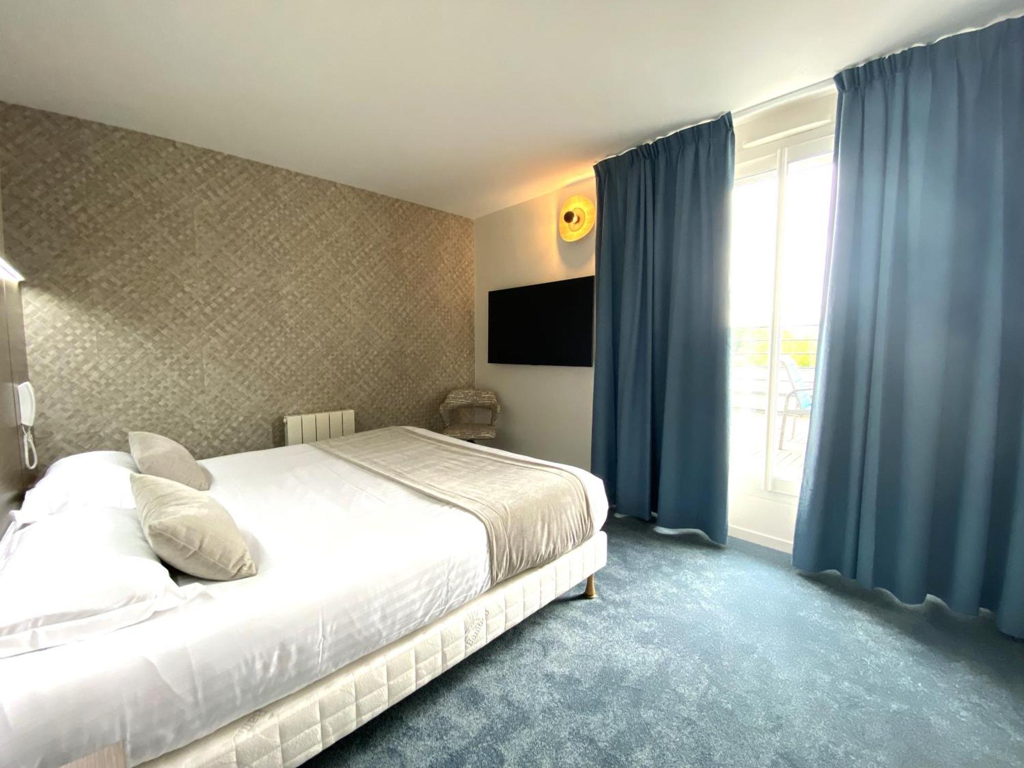 Brit Hotel Du Parc - Fougères Lecousse Esterno foto