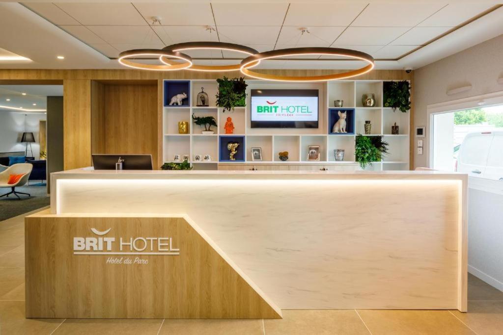 Brit Hotel Du Parc - Fougères Lecousse Esterno foto