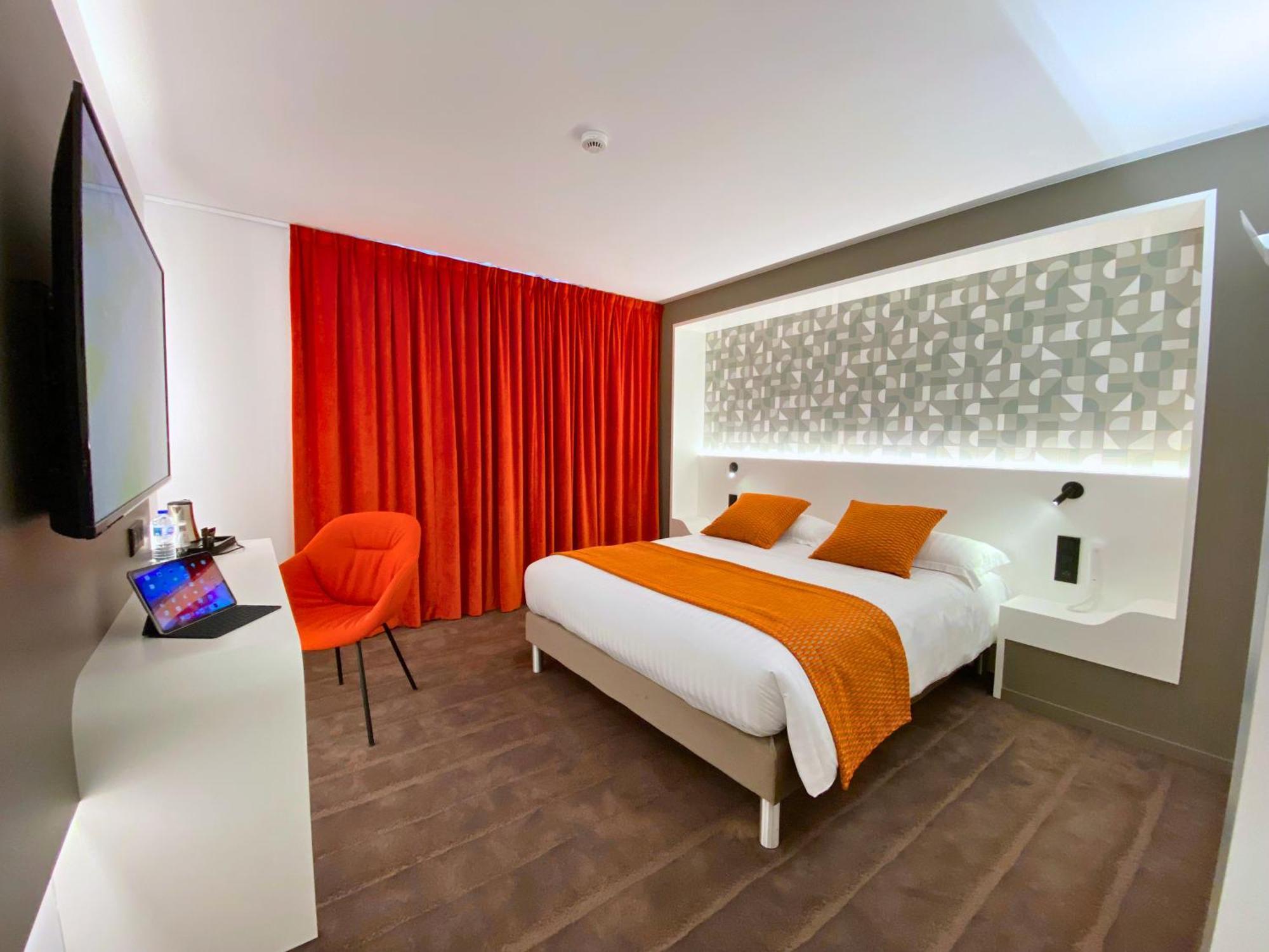 Brit Hotel Du Parc - Fougères Lecousse Esterno foto