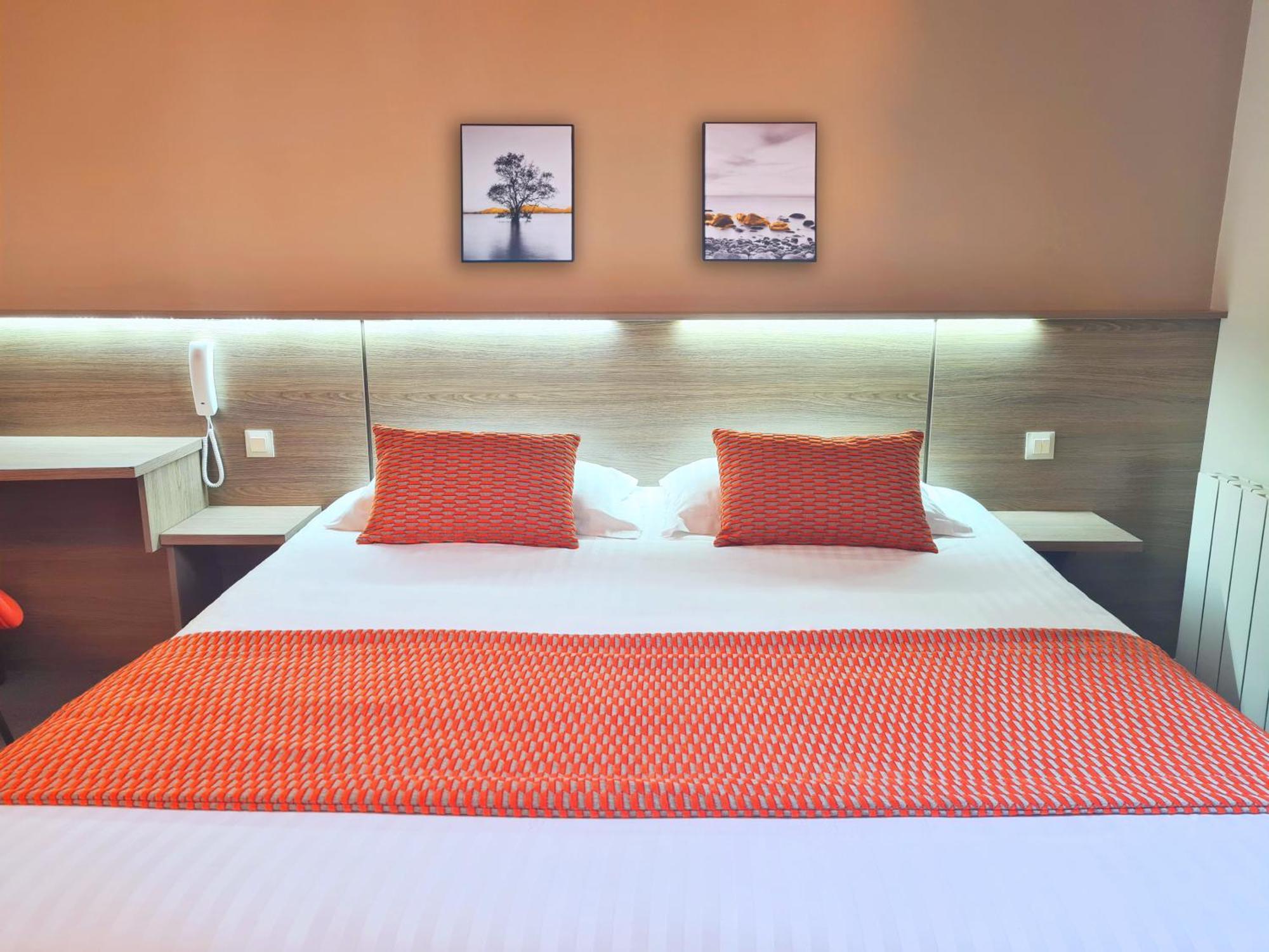 Brit Hotel Du Parc - Fougères Lecousse Esterno foto
